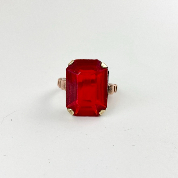 Art Deco Czech Gypsy Red Glass Gold Tone Emerald Cut Statement Ring. Size 6 - Picture 3 of 8